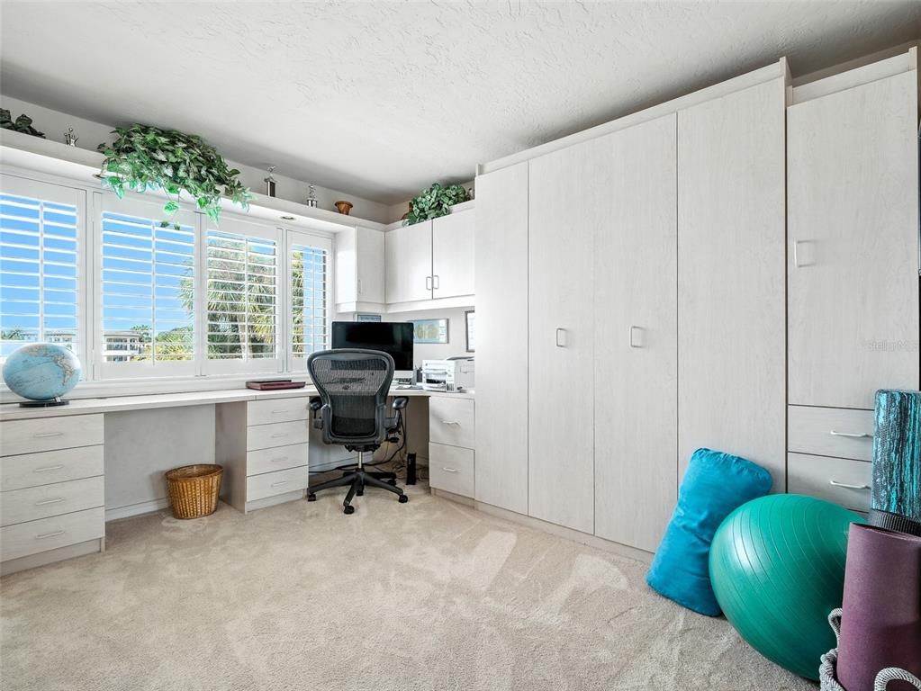 Home Office, Interior