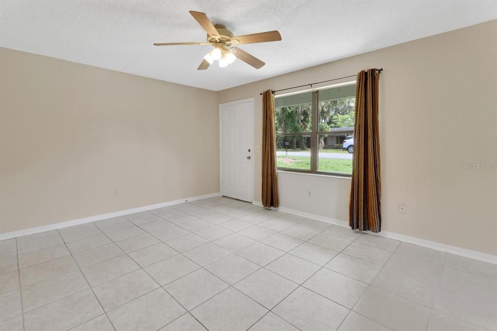 Empty room, Interior