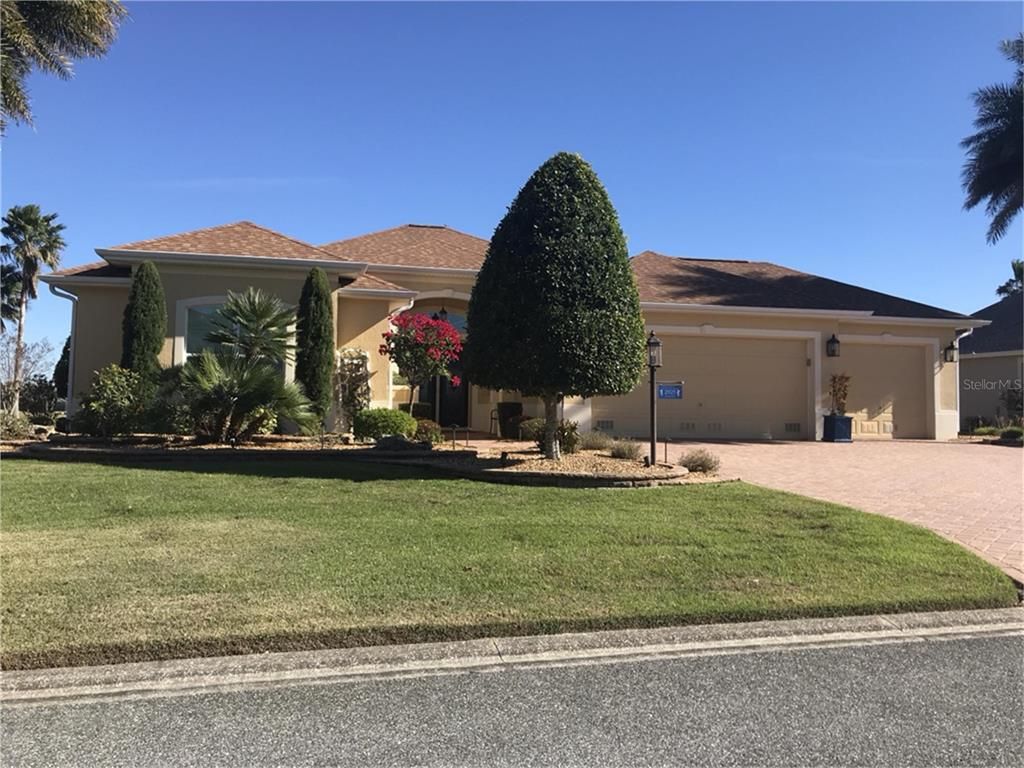 Attached, Exterior, Facade, Ranch