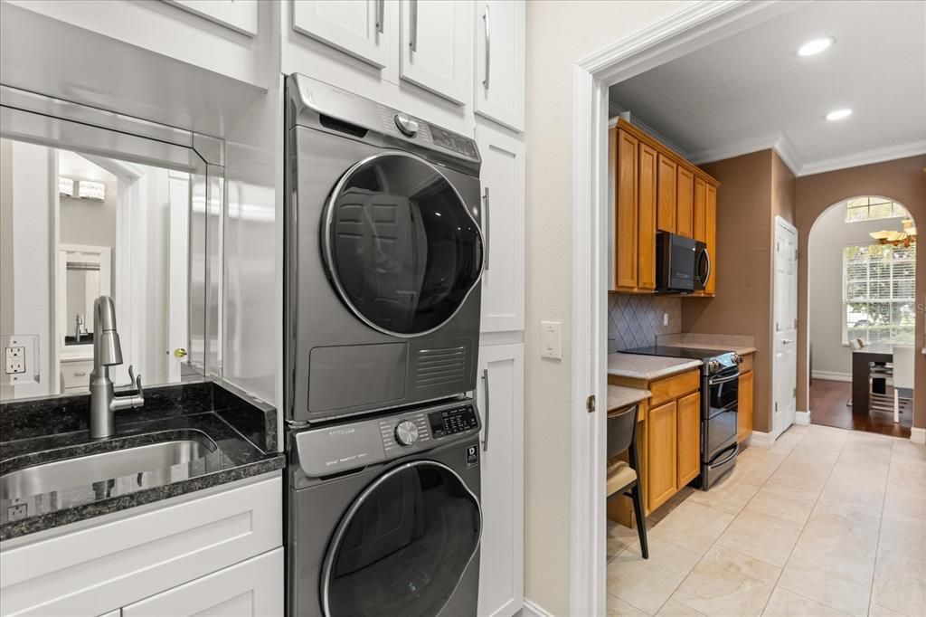 Interior, Kitchen, Recessed Lighting, Washer, Wood Texture Flooring