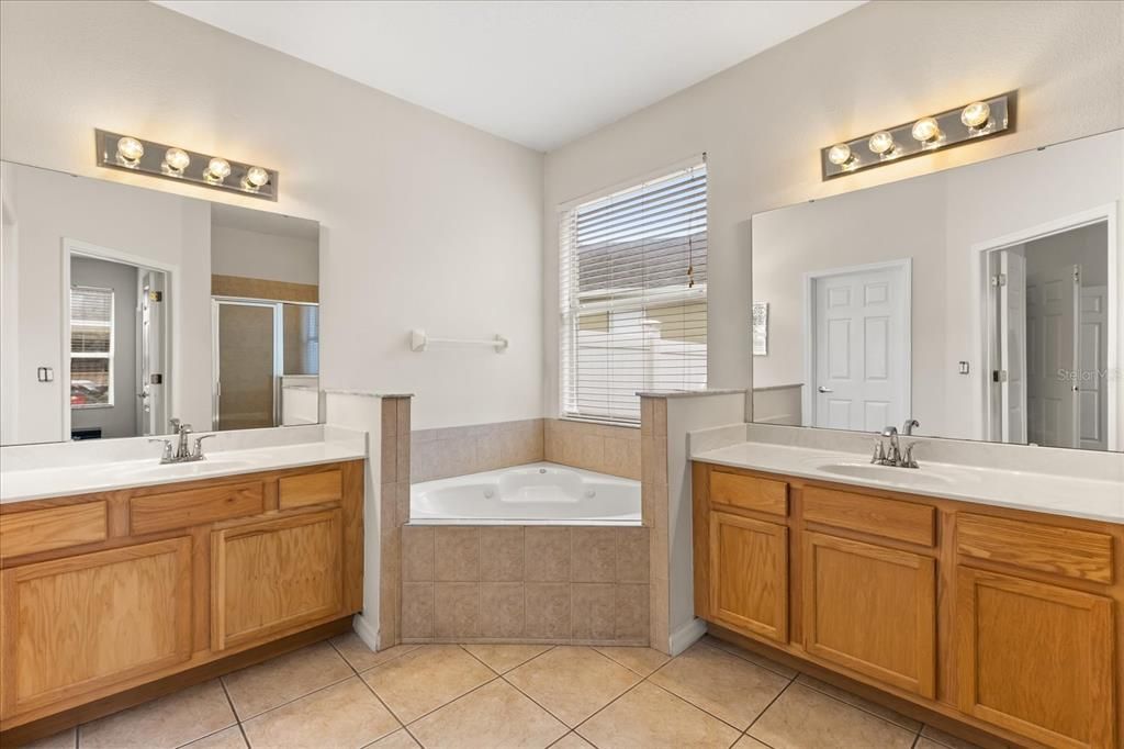 Bathroom, Dual Sink Vanities, Interior