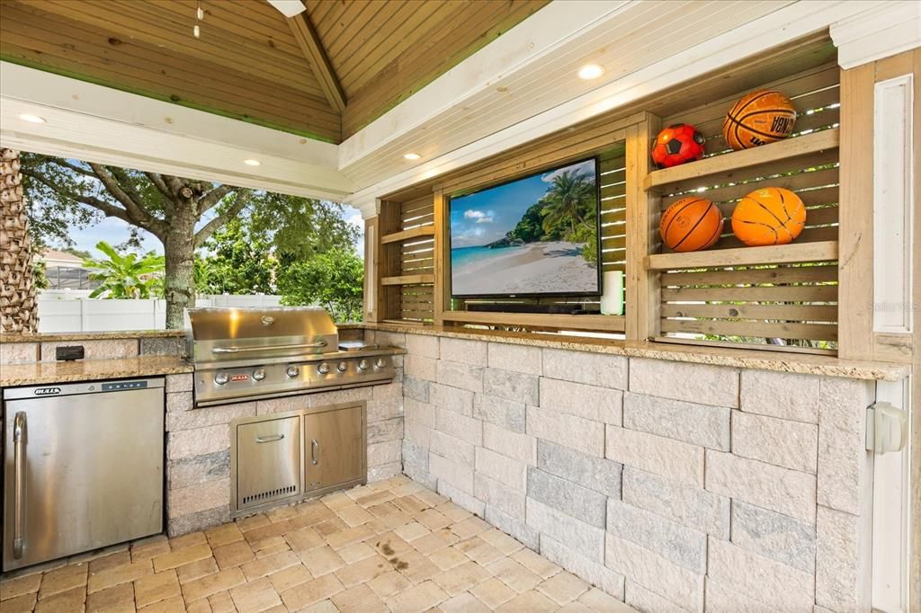 Exterior, Outdoor Kitchen