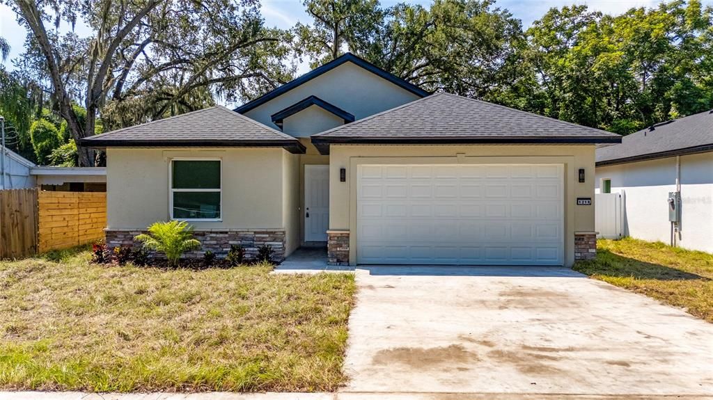Attached, Exterior, Facade, Ranch