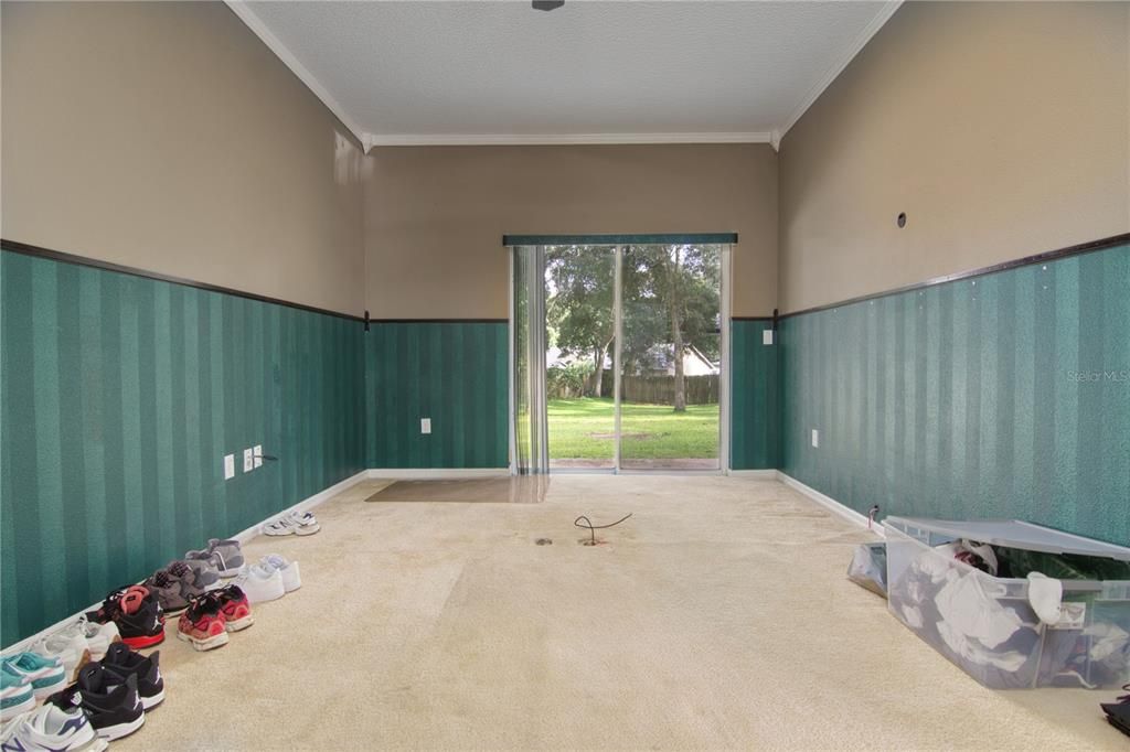 Empty room, Interior