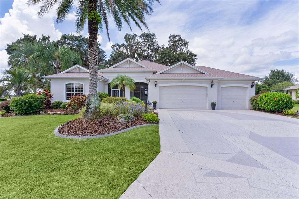 Attached, Exterior, Facade, Ranch