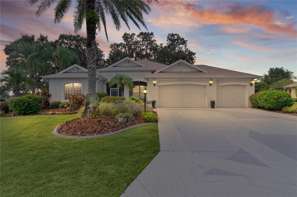 Attached, Exterior, Facade, Ranch