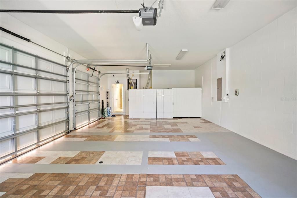 Garage, Interior