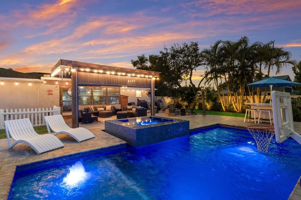 Exterior, Pool