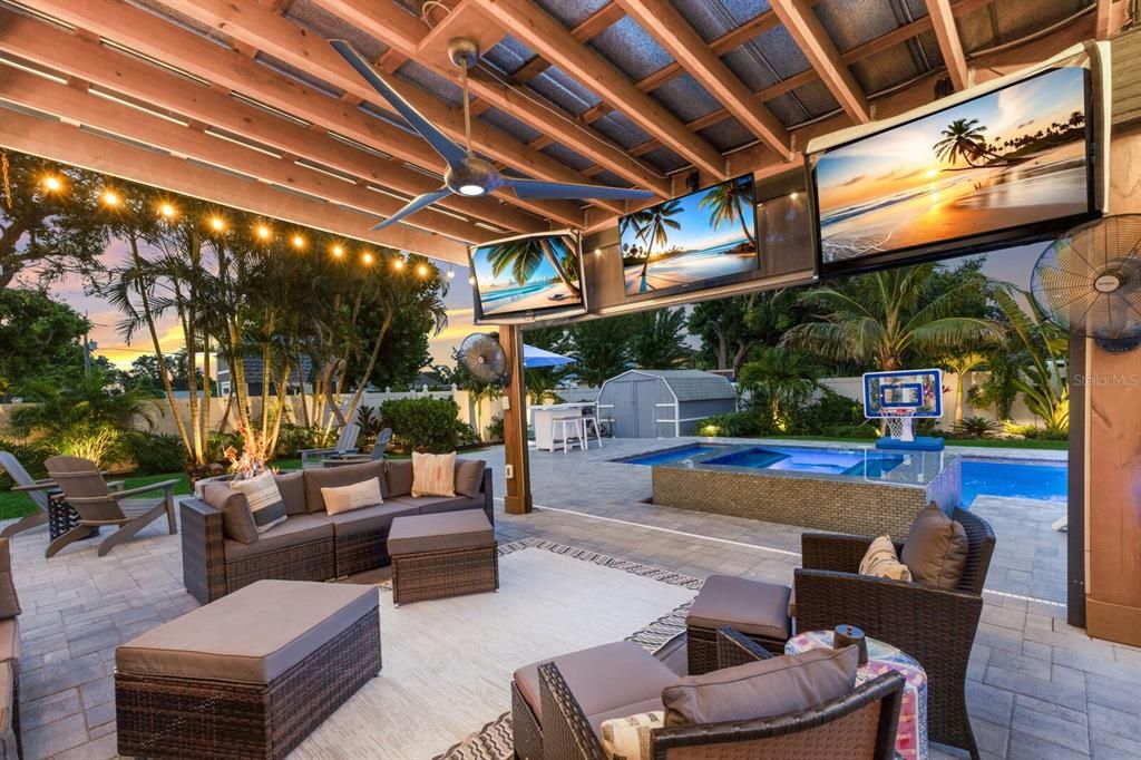 Exterior, Pool