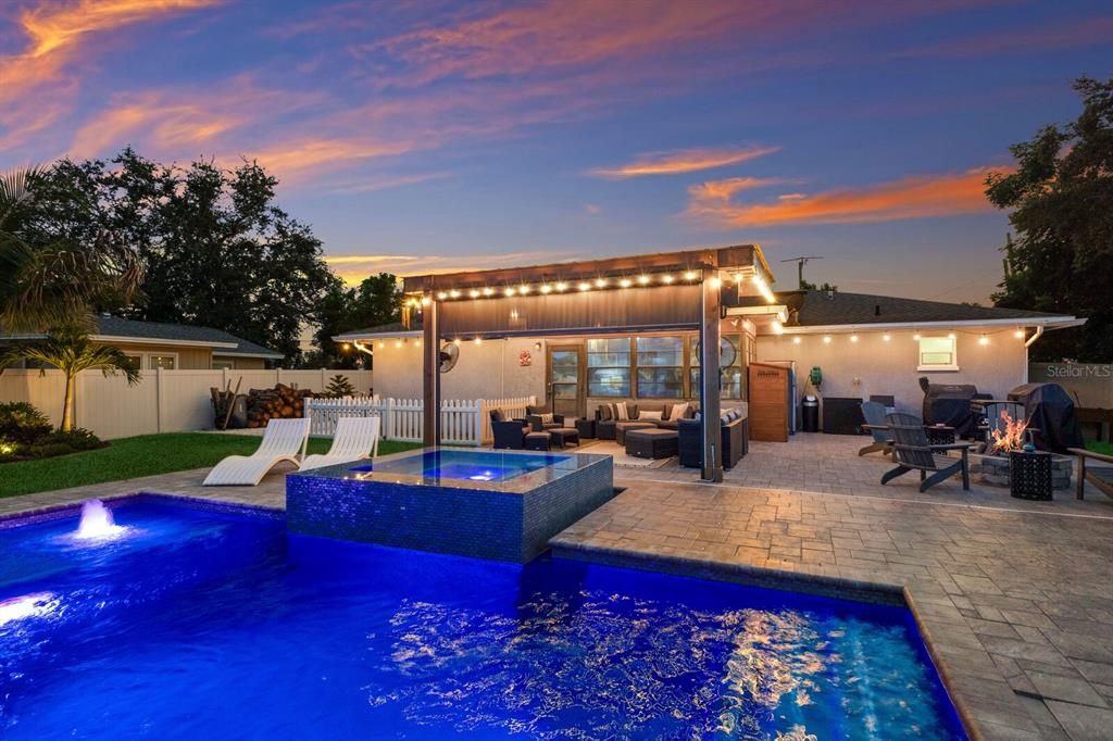 Exterior, Pool