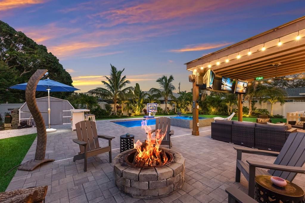 Exterior, Pool