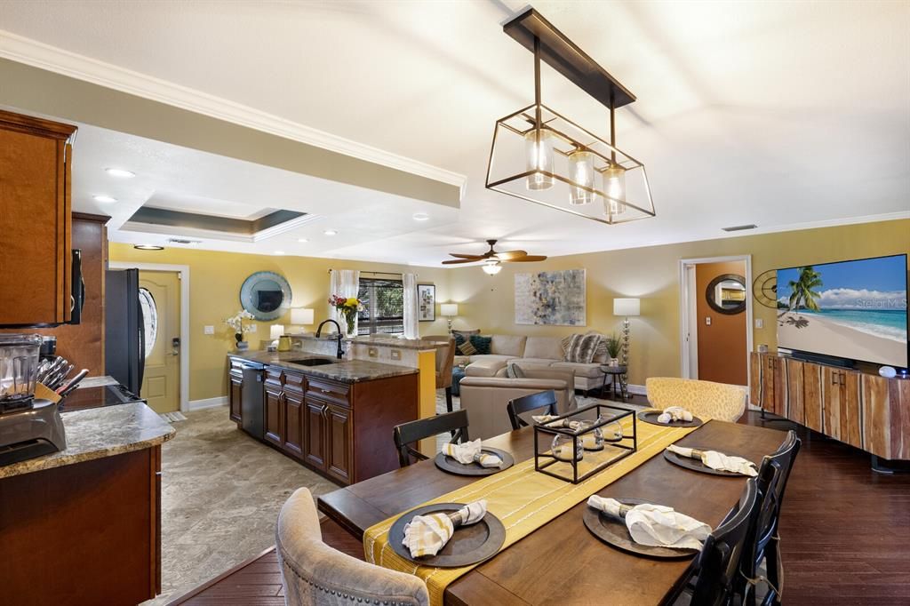 Dining room, Interior, Kitchen, Living room, Pendant Lights, Recessed Lighting, Wood Texture Flooring