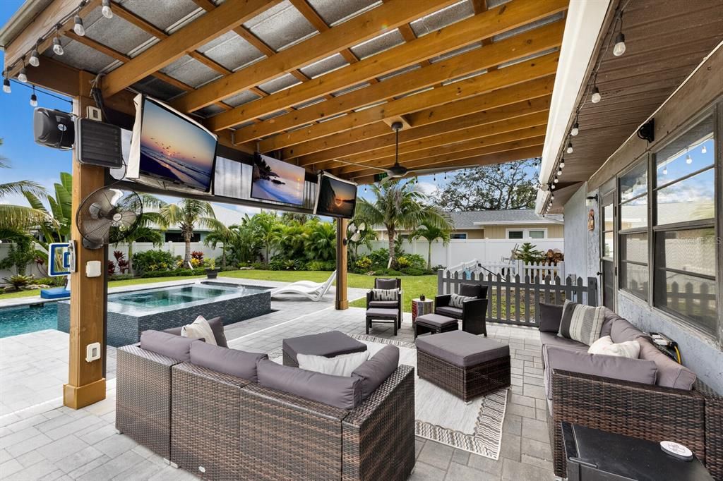 Exterior, Pool