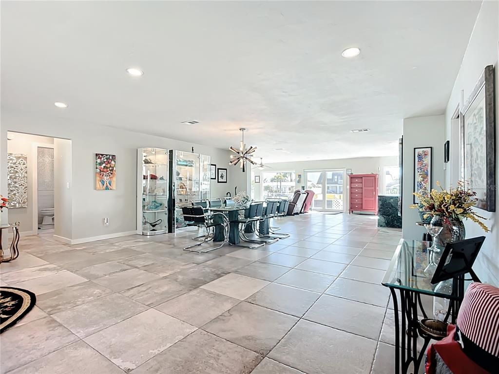 Dining room, Interior, Pendant Lights, Recessed Lighting