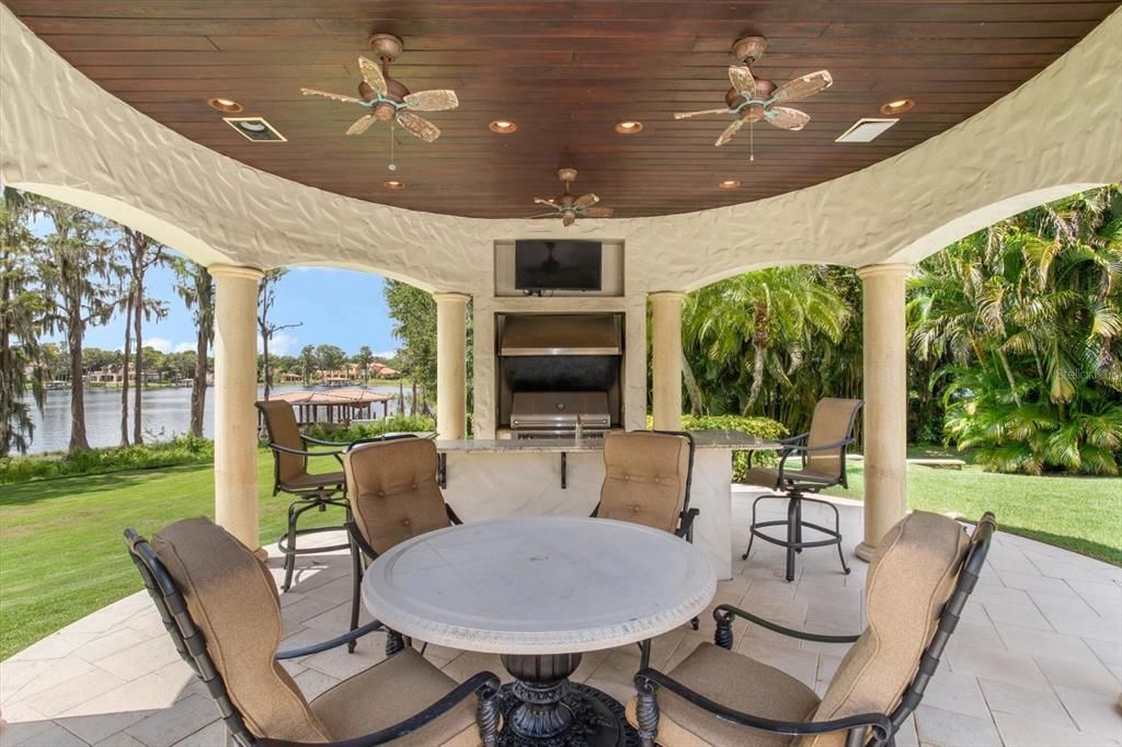 Exterior, Outdoor Kitchen, Water
