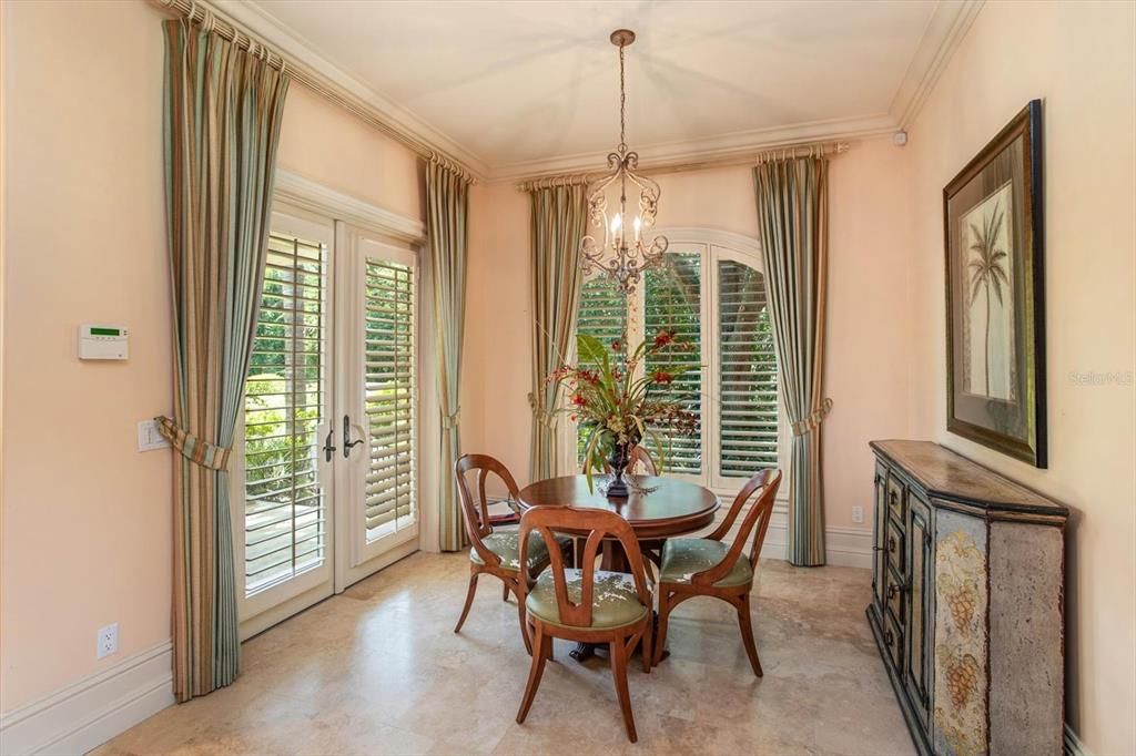 Chandelier, Dining room, Interior