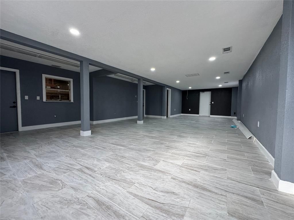 Empty room, Interior, Recessed Lighting