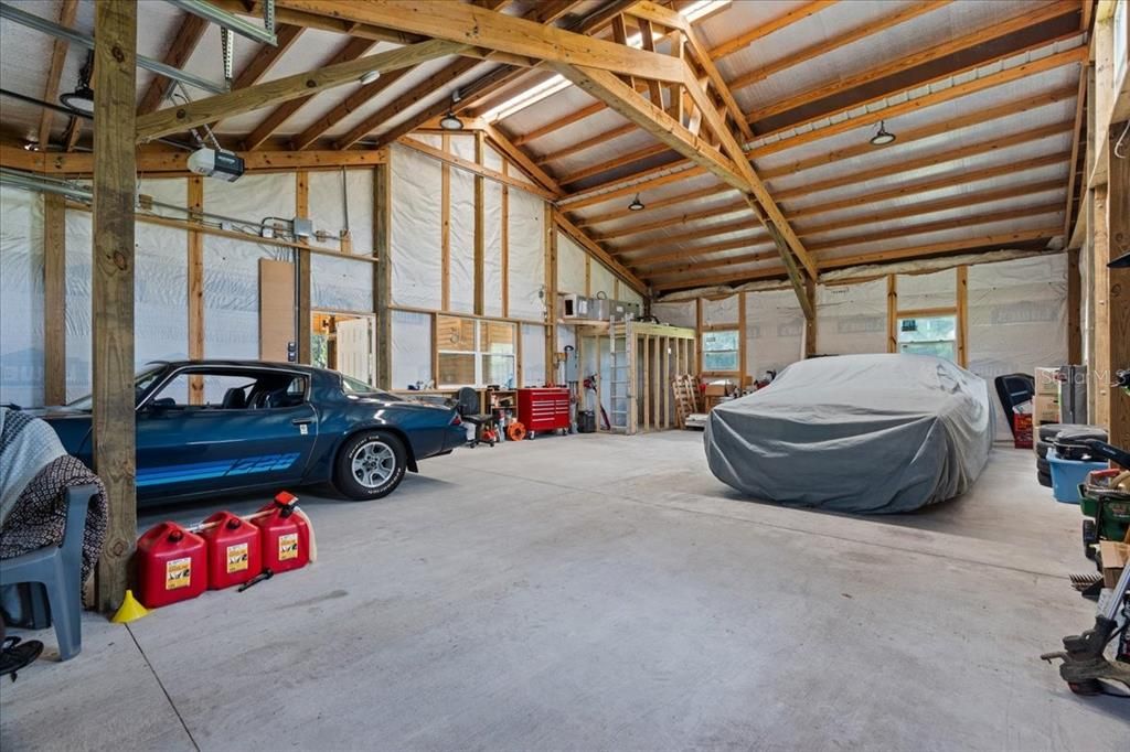 Garage, Interior, Wooden Beams
