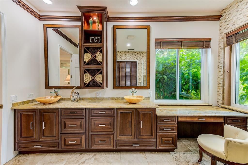 Bathroom, Dual Sink Vanities, Interior, Recessed Lighting