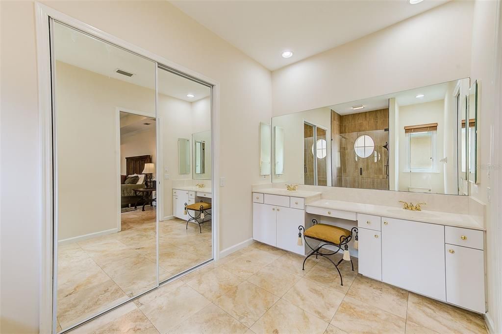 Bathroom, Dual Sink Vanities, Interior, Recessed Lighting