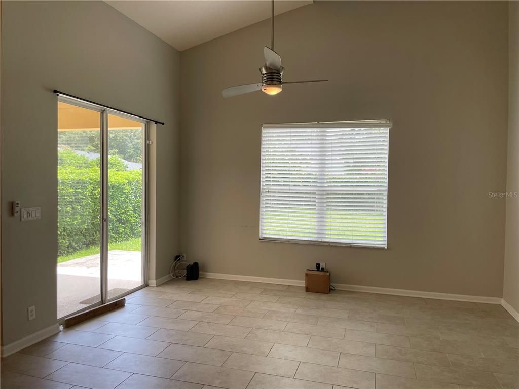 Empty room, Interior