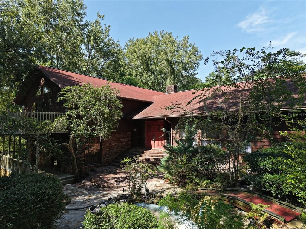 Exterior, Facade, Log Home