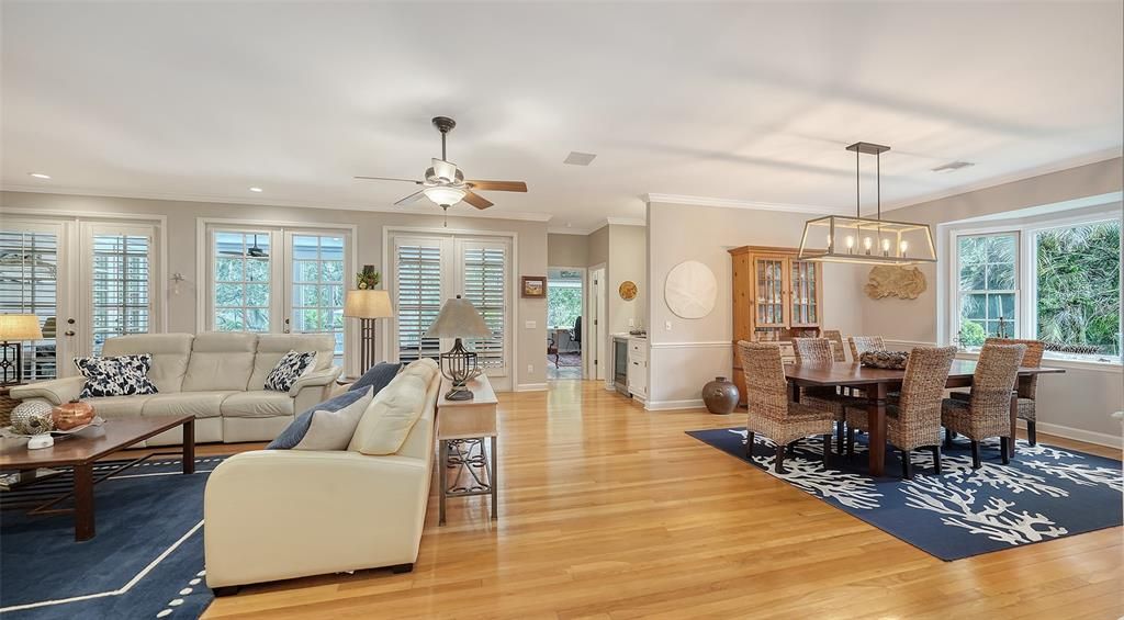 Dining room, Interior, Living room, Pendant Lights, Recessed Lighting, Wood Texture Flooring