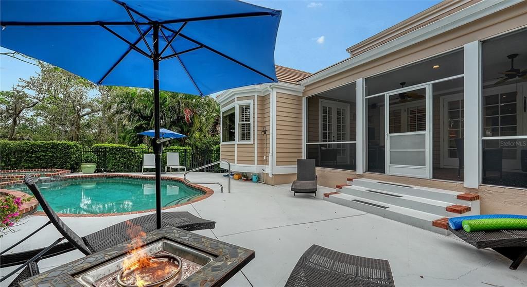 Exterior, Pool