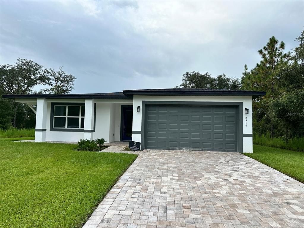Attached, Exterior, Facade, Ranch