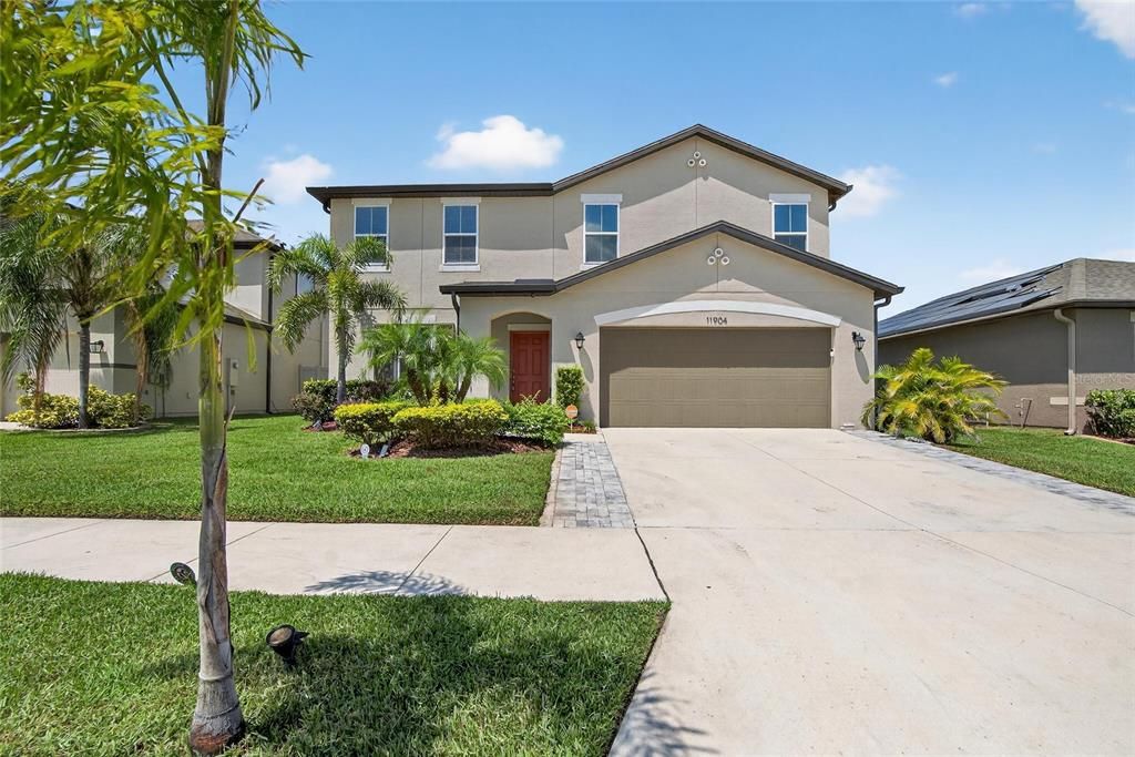 Attached, Exterior, Facade, Modern