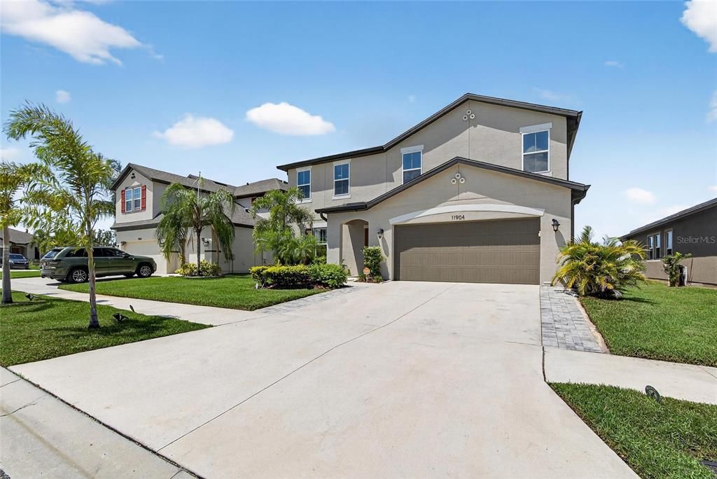 Attached, Exterior, Facade, Mediterranean