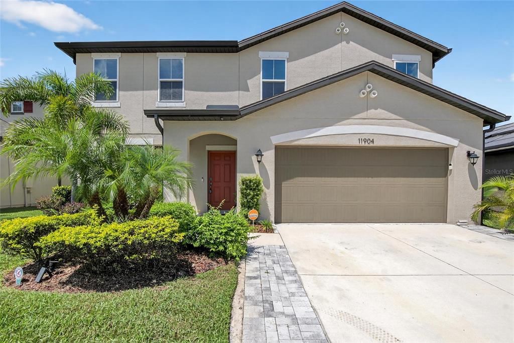 Attached, Exterior, Facade, Modern