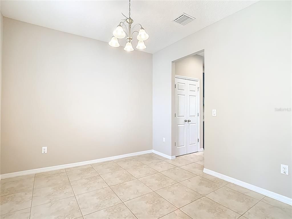 Empty room, Interior, Pendant Lights