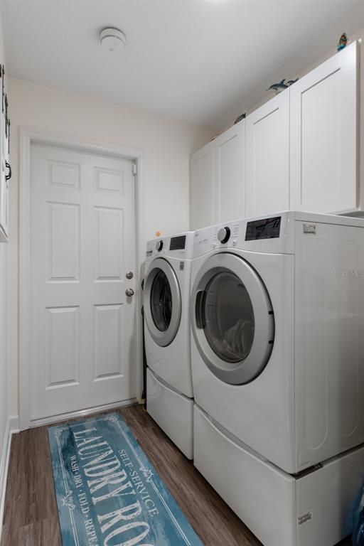 Interior, Washer, Wood Texture Flooring