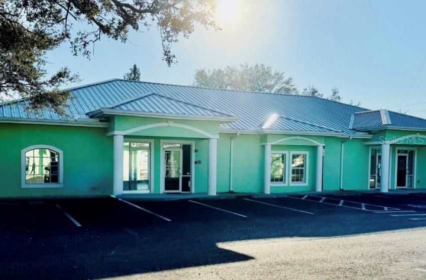 Exterior, Facade, Ranch