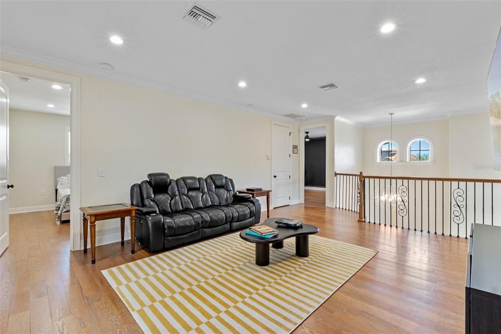 Interior, Recessed Lighting, Wood Texture Flooring