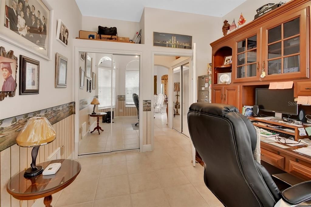 Home Office, Interior
