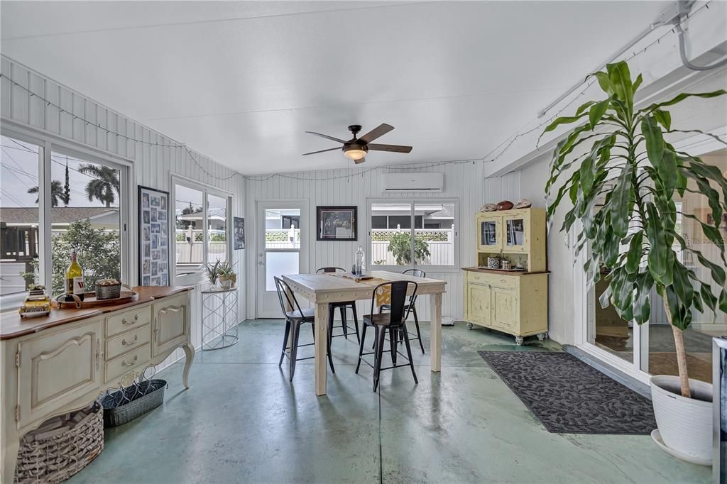 Dining room, Interior