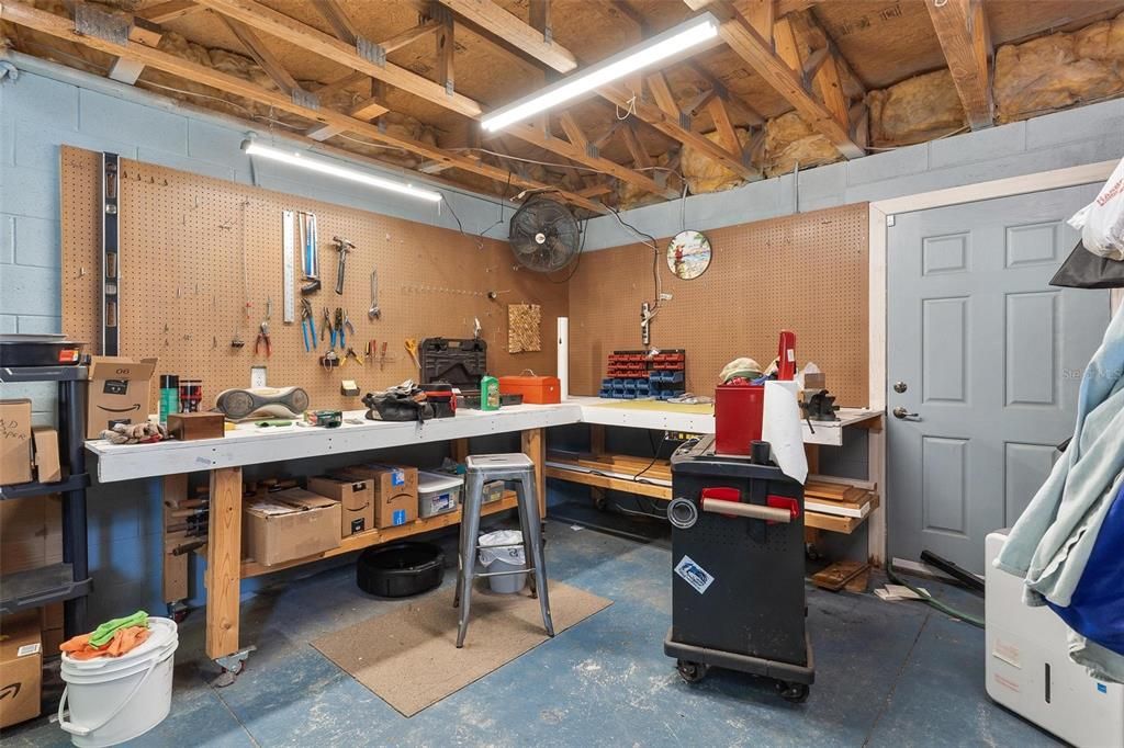 Garage, Interior, Wooden Beams