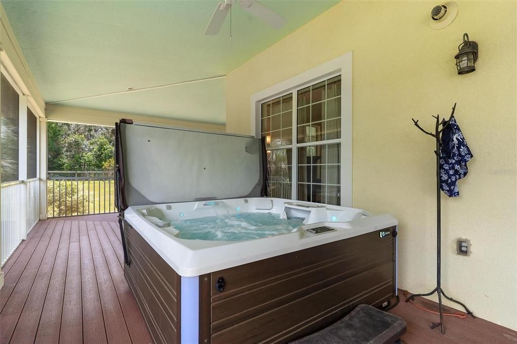 Exterior, Hot Tub