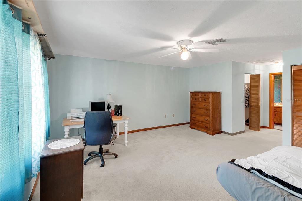 Home Office, Interior