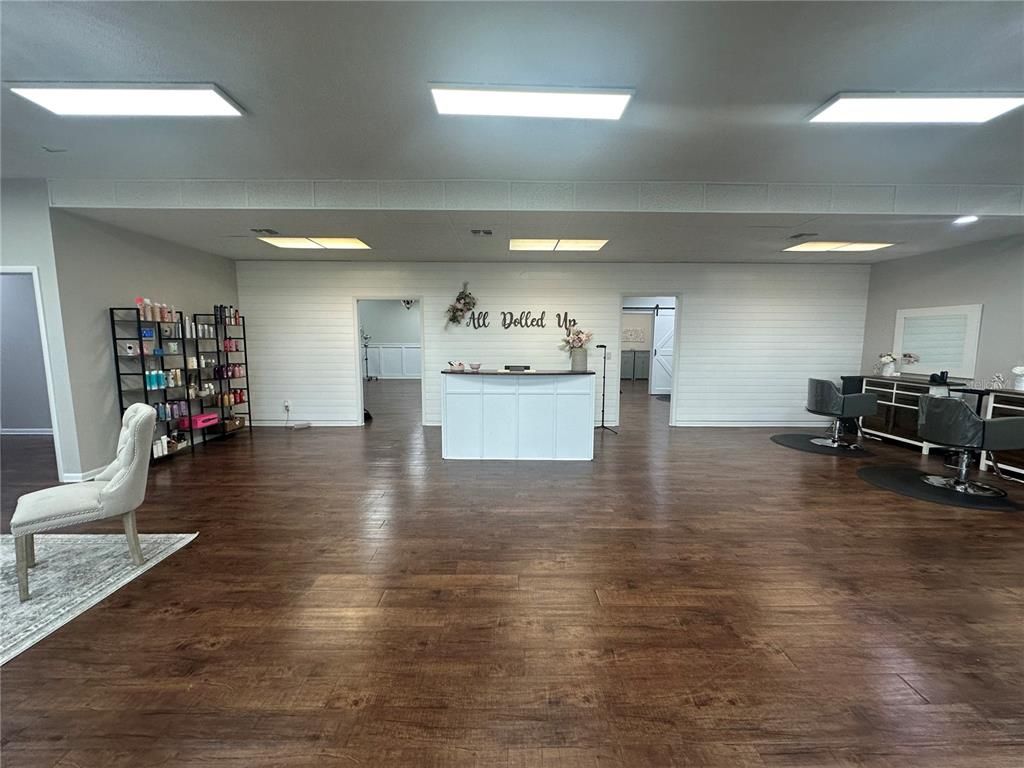 Fitness Equipment, Interior, Recessed Lighting, Wood Texture Flooring