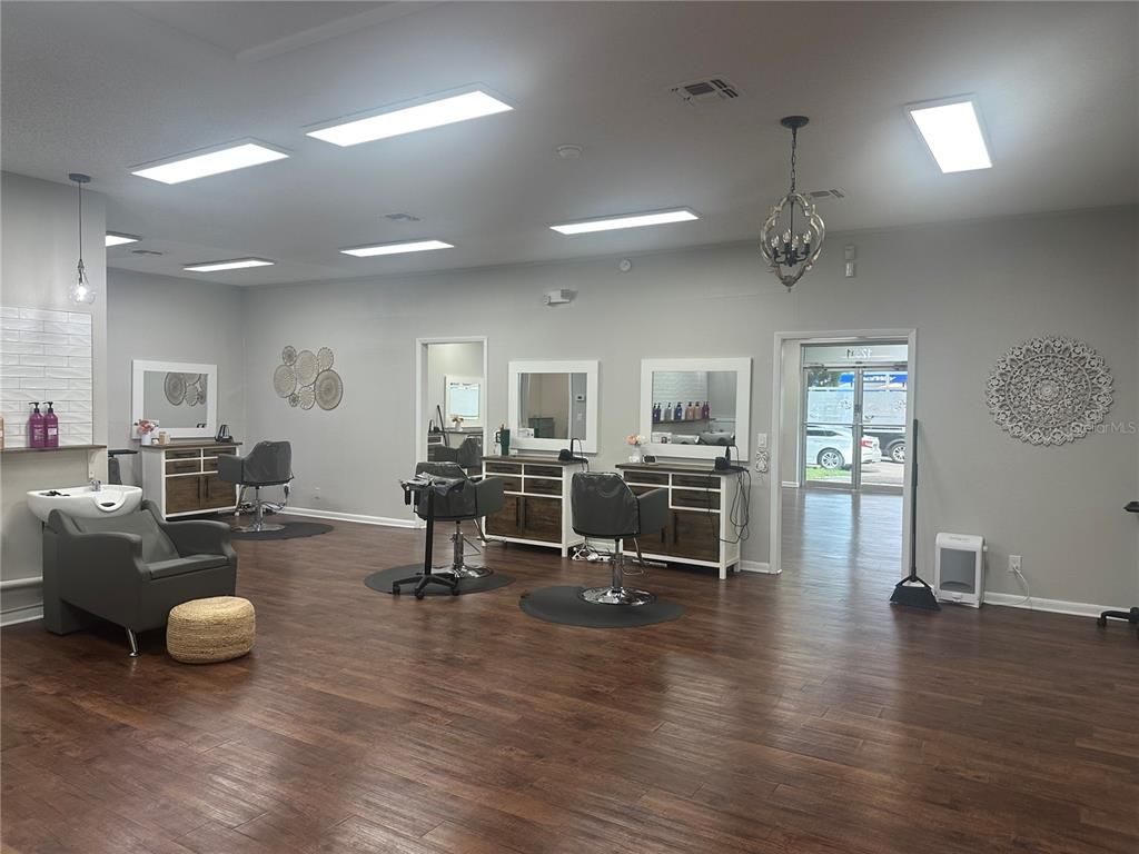Interior, Living room, Pendant Lights, Recessed Lighting, Wood Texture Flooring
