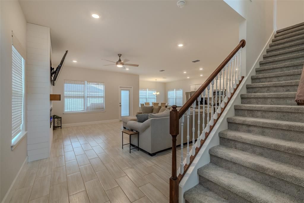 Chandelier, Dining room, Interior, Living room, Pendant Lights, Recessed Lighting, Wood Texture Flooring