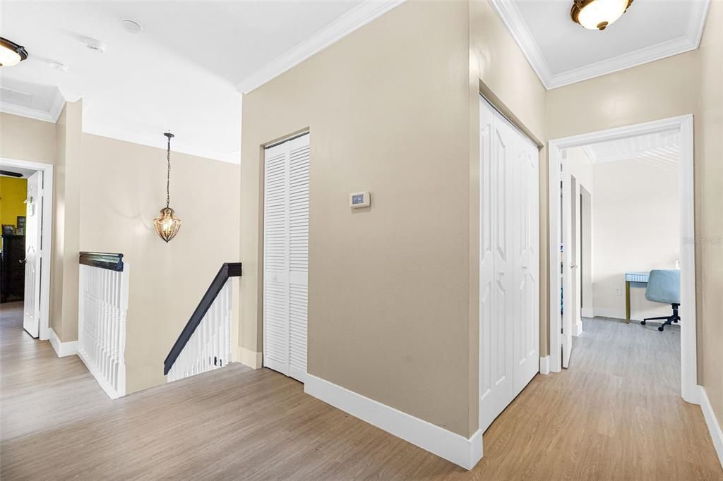 Interior, Pendant Lights, Wood Texture Flooring