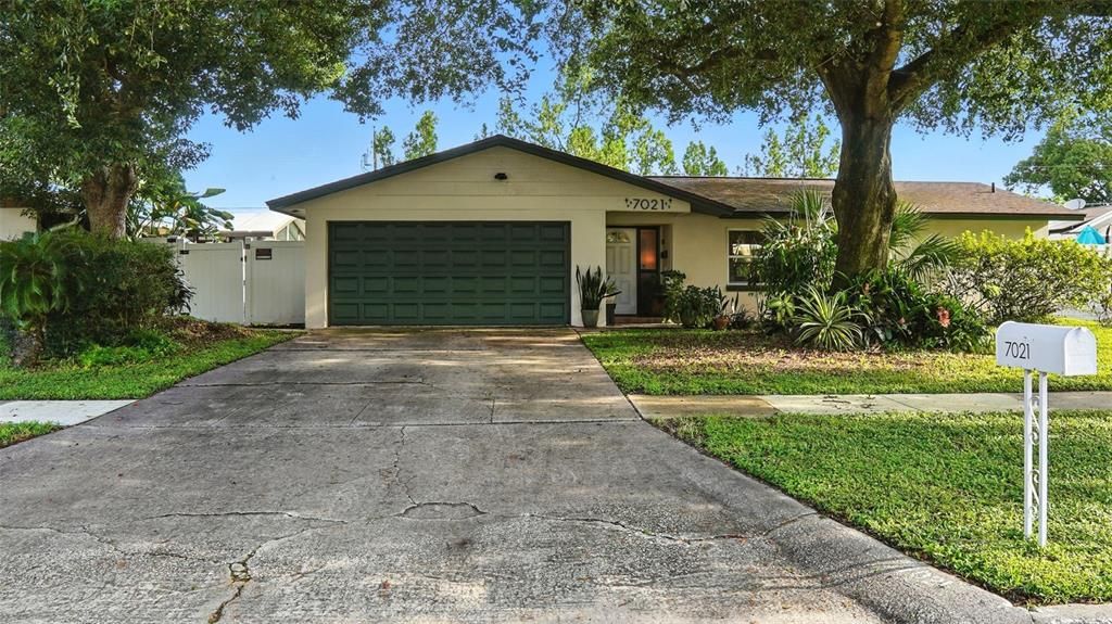 Attached, Exterior, Facade, Ranch