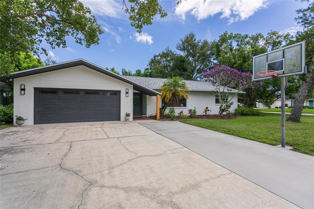 Attached, Exterior, Facade, Ranch