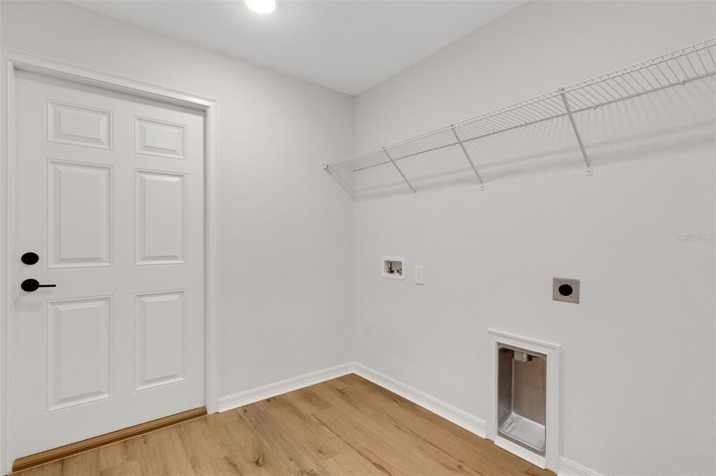 Interior, Recessed Lighting, Walk-in Closets, Wood Texture Flooring