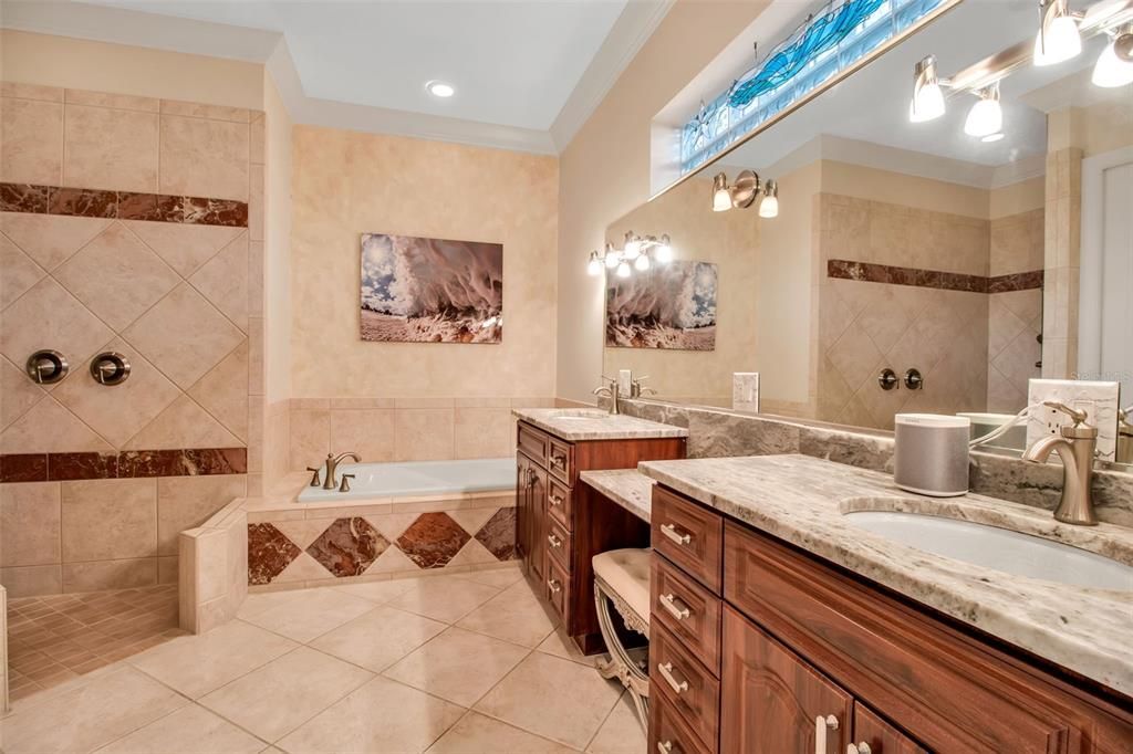 Bathroom, Dual Sink Vanities, Interior, Recessed Lighting
