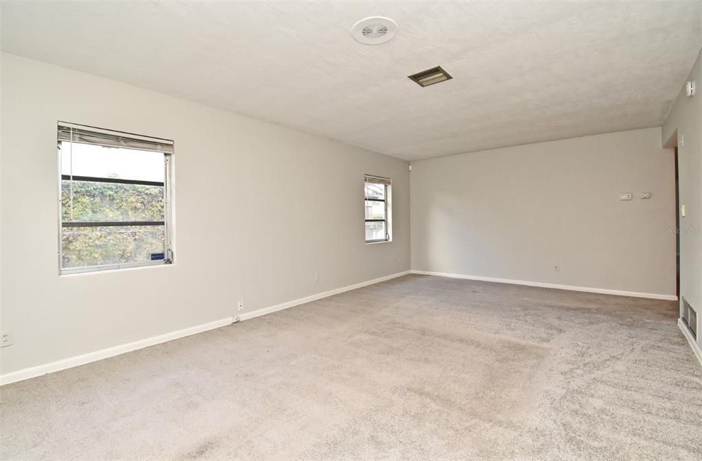 Empty room, Interior